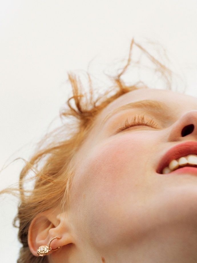 woman looking up at the sky with eyes closed